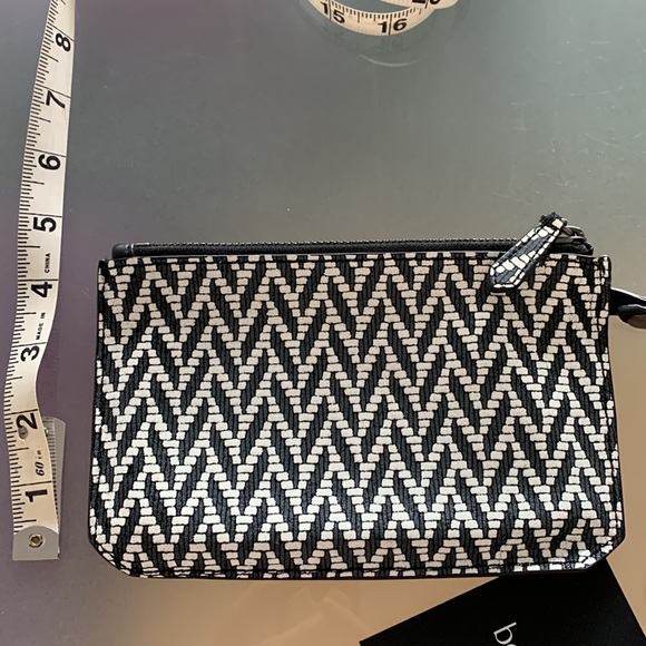 BNWT BOTKIER WRISTLET BAG LEATHER PURSE CHEVRON BLACK BLUE WHITE - Picture 11 of 14